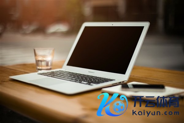 销量暴跌40%！2026开年札记本电脑阛阓碰到双重冲击